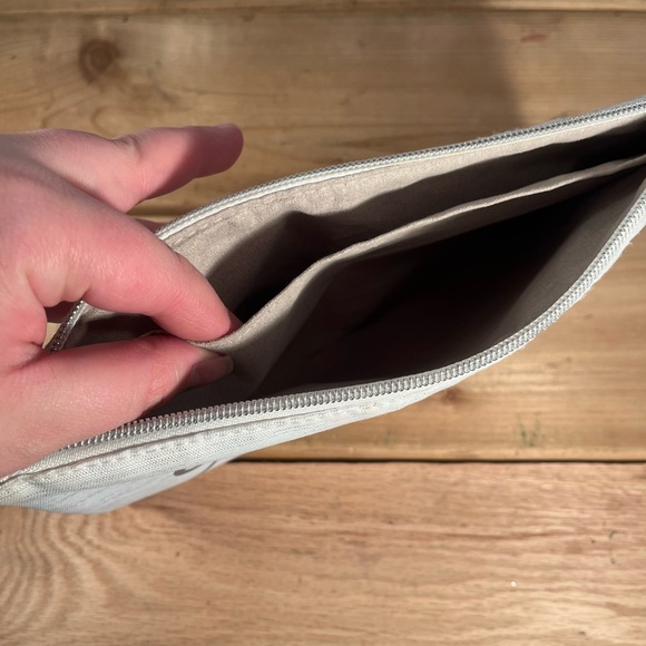 Epionce White Cosmetic Makeup Travel Pouch Bag - 11" x 7" - Picture 4 of 9